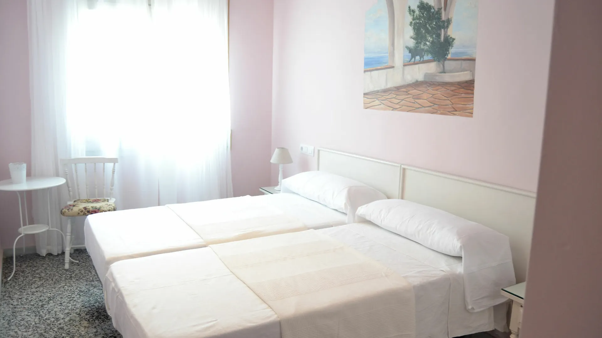 Hostal Isabel II Figueres  Affittacamere Figueres (Girona)