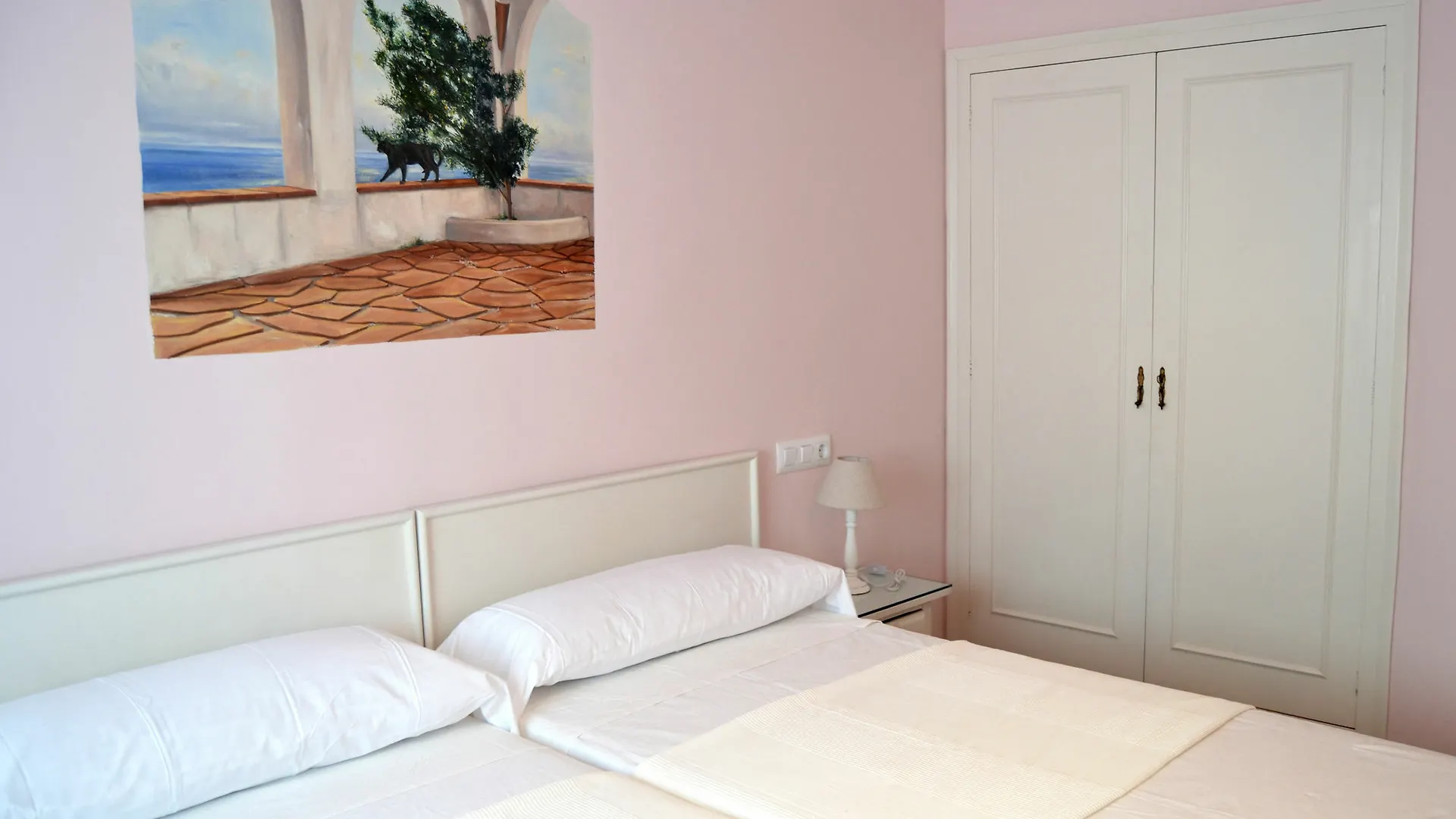 Hostal Isabel II Figueres  Affittacamere