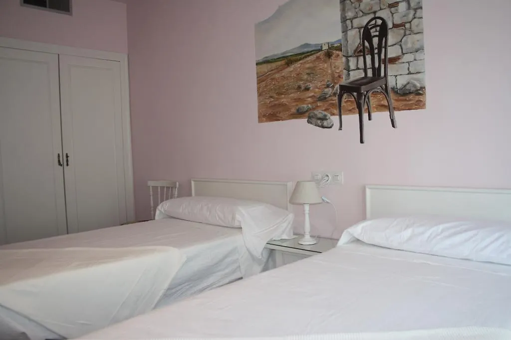 Hostal Isabel II Figueres  Guest house Figueres (Girona)